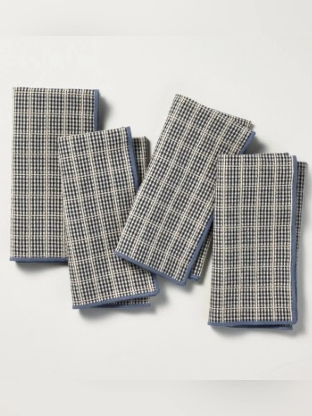 Hearth & Hand with Magnolia Set of 4 Plaid cloth napkins in Navy and White New